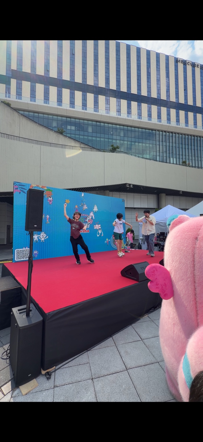 Participants enjoying a Yusha event on stage